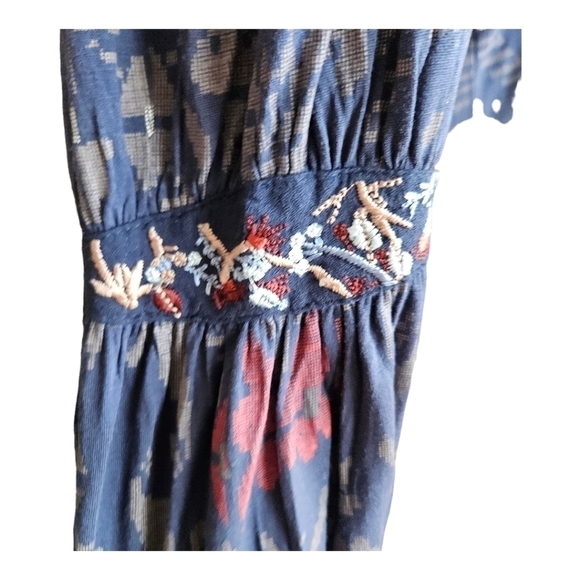 Lucky Brand Womens Blue Embroidered FLARE Sleeve Floral Blouse Sz Med Flirty - Picture 4 of 9